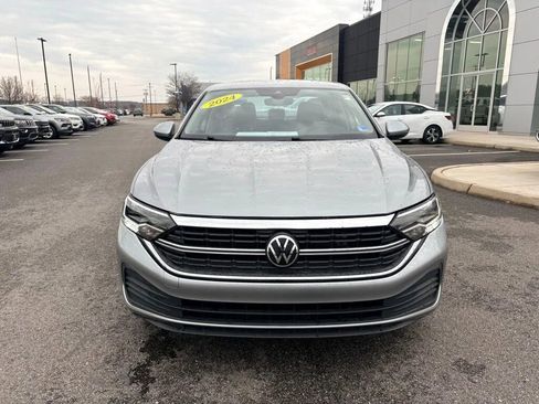 Used 2024 Volkswagen Jetta SE FWD image 4