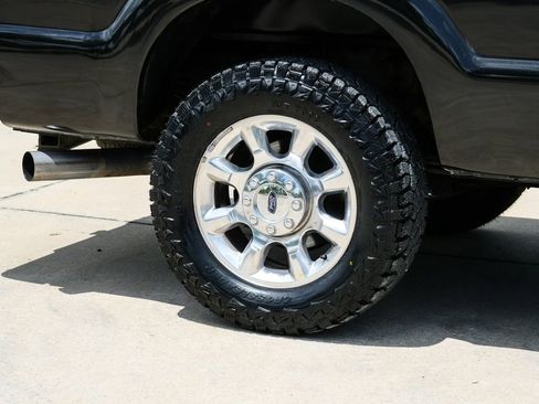Used 2015 Ford F250 XLT w/ XLT Premium Package AWD/4WD image 16