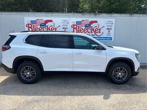 Used 2025 GMC Acadia Elevation FWD image 2