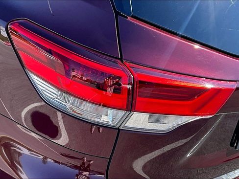 Used 2018 Toyota Highlander Limited AWD/4WD image 23