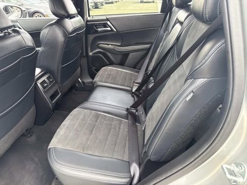 Used 2024 Mitsubishi Outlander SE Black Edition image 19