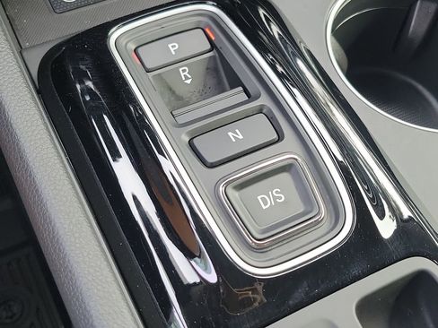 Certified 2025 Honda Pilot Touring image 29