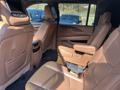 Used 2017 Cadillac Escalade ESV Platinum image 11