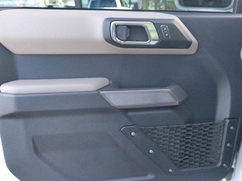 Used 2022 Ford Bronco Wildtrak image 12