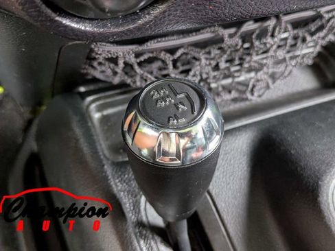 Used 2017 Jeep Wrangler Unlimited Sahara w/ Connectivity Group AWD/4WD image 25