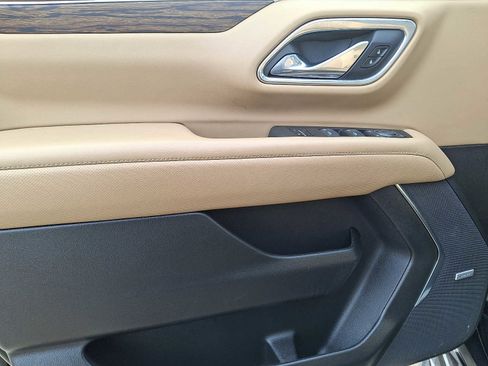 Used 2023 Chevrolet Suburban Premier image 9