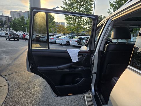 Used 2011 Lexus LX 570 4WD w/ Luxury Pkg image 25