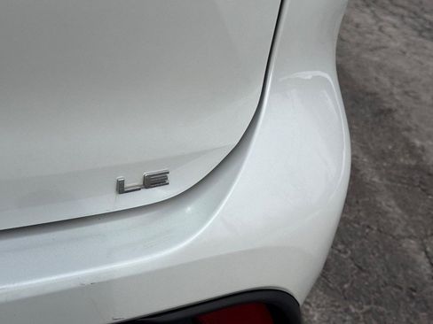 Used 2023 Toyota Highlander LE image 6