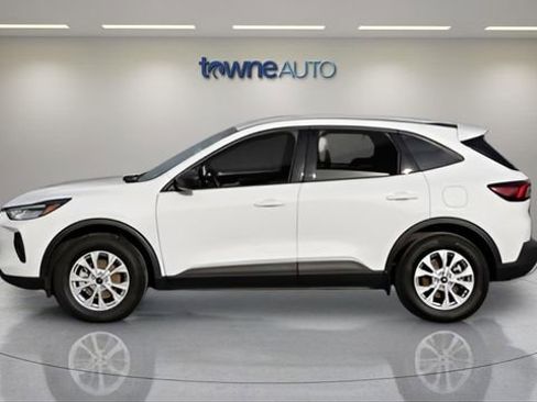 Used 2025 Ford Escape Active w/ Cold Weather Package image 2