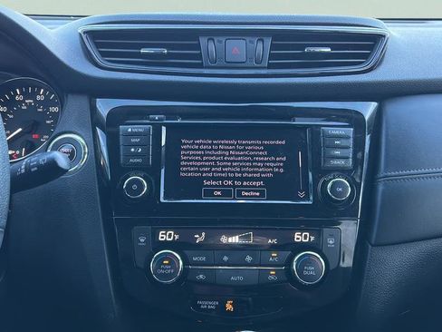 Used 2019 Nissan Rogue SL w/ Premium Package image 19