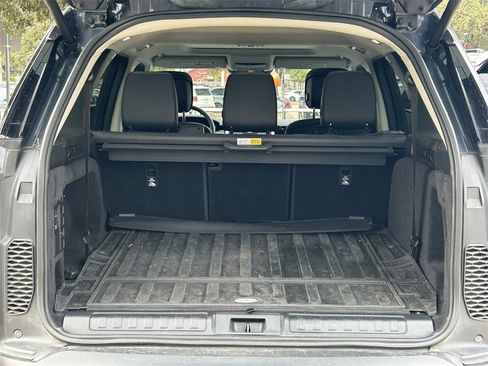 Used 2024 Land Rover Discovery S image 14