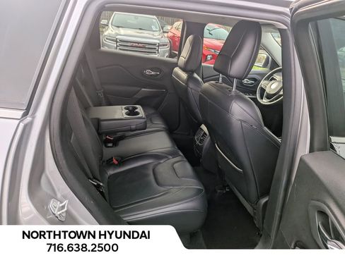 Used 2019 Jeep Cherokee Limited image 36