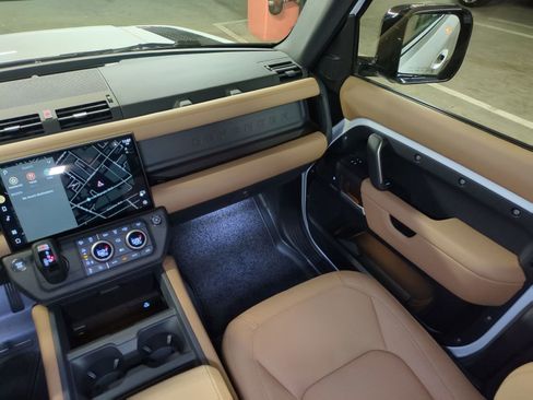 New 2026 Land Rover Defender 110 X-Dynamic SE image 28