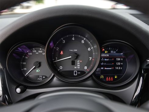 Certified 2025 Porsche Macan image 15