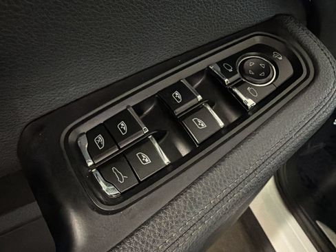 Used 2023 Porsche Macan S AWD/4WD image 25