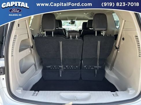 Used 2024 Chrysler Pacifica Touring-L FWD image 16