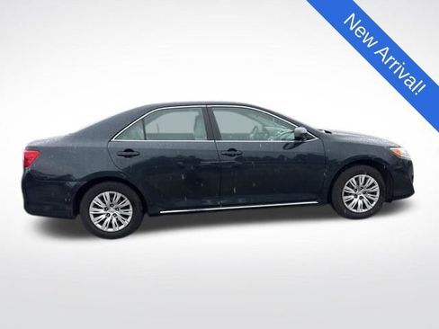 Used 2014 Toyota Camry LE image 8