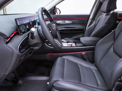 Certified 2026 Genesis GV70 2.5T image 9