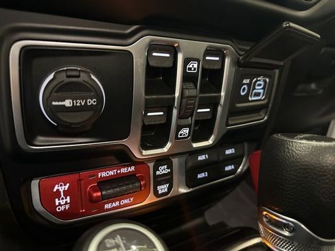 Used 2023 Jeep Gladiator Rubicon w/ Cold Weather Group image 29