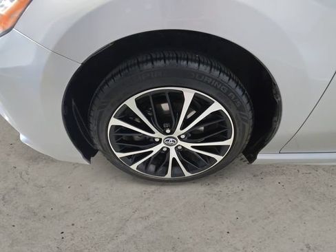 Used 2020 Toyota Camry SE FWD image 9