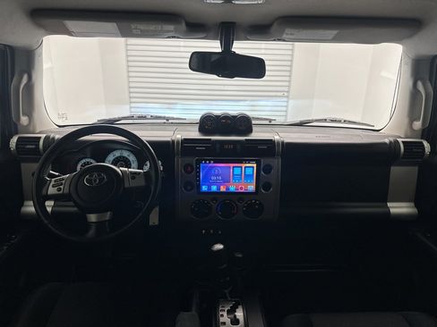 Used 2011 Toyota FJ Cruiser 4WD image 17