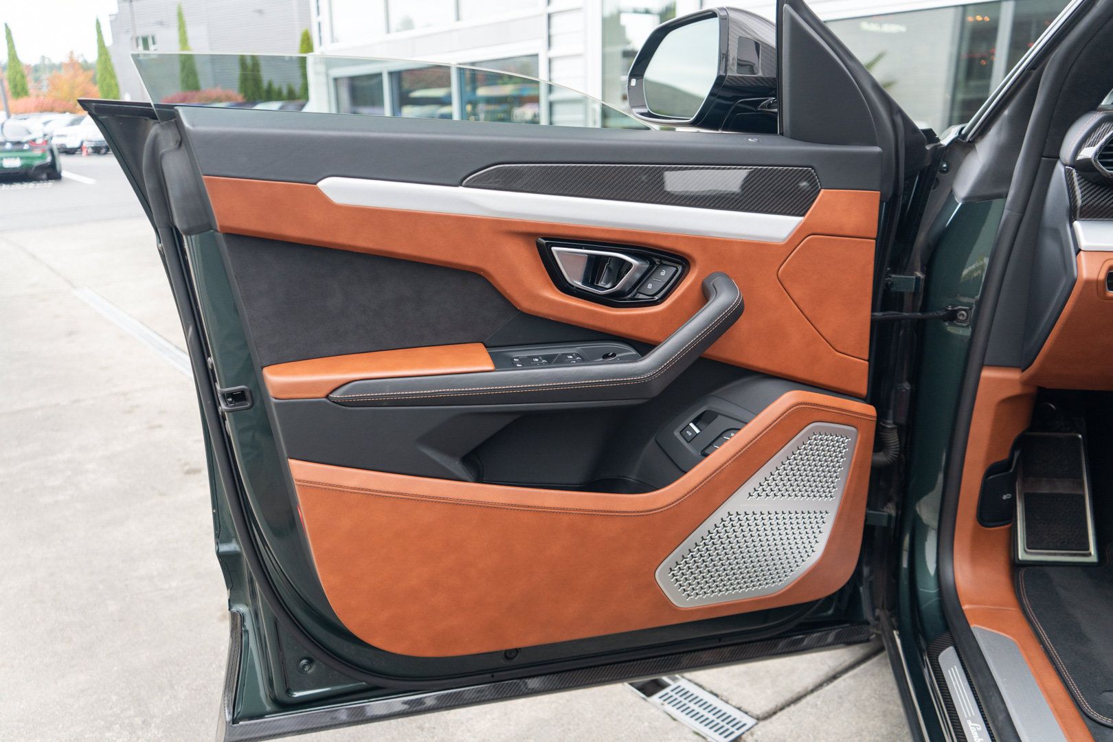 Used 2022 Lamborghini Urus AWD/4WD image 10