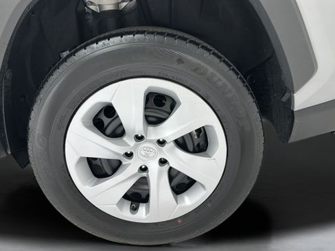 Used 2025 Toyota RAV4 LE AWD/4WD image 8