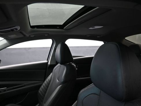Used 2022 Hyundai Elantra Limited FWD image 11
