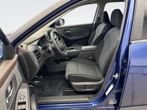 Used 2023 Nissan Rogue SV image 10