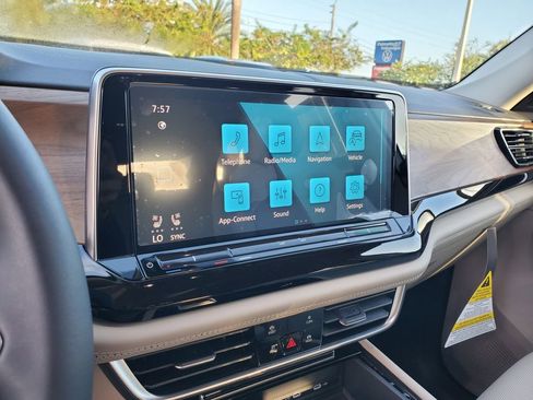 New 2026 Volkswagen Atlas SE FWD image 8