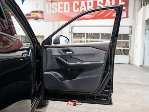 Used 2021 Nissan Rogue SV image 41