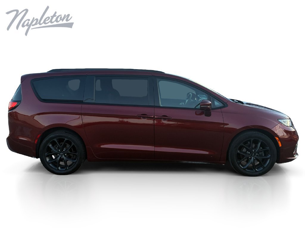Used 2022 Chrysler Pacifica Limited w/ Uconnect Theater Family Group FWD image 7