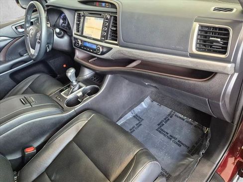 Used 2019 Toyota Highlander Limited FWD image 22