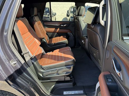 Used 2023 GMC Yukon Denali Ultimate AWD/4WD image 27