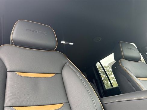 Used 2023 GMC Yukon XL AT4 image 21