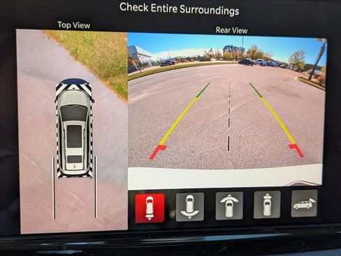 Used 2023 Chrysler Pacifica Touring-L image 13