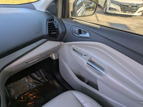 Used 2019 Ford Escape SEL image 19