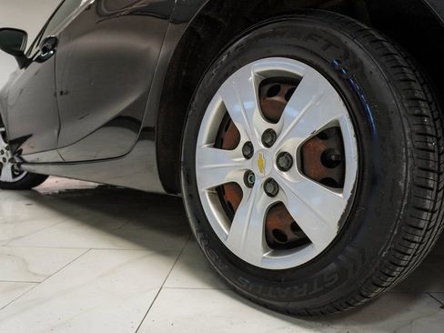 Used 2017 Chevrolet Cruze LS image 10