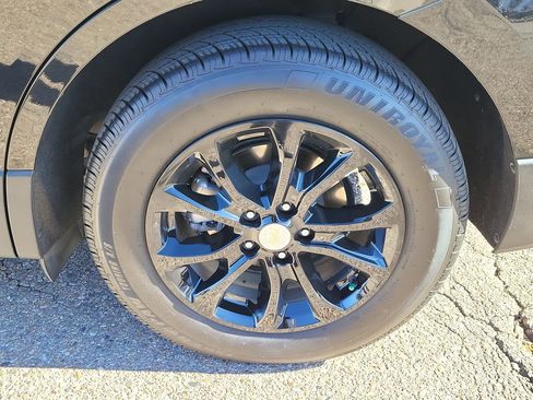 Used 2021 Chevrolet Equinox LT image 33