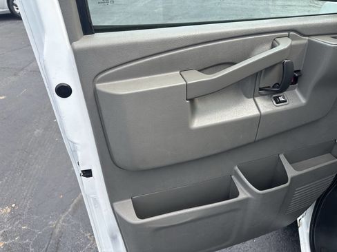 Used 2017 Chevrolet Express 2500 RWD image 13