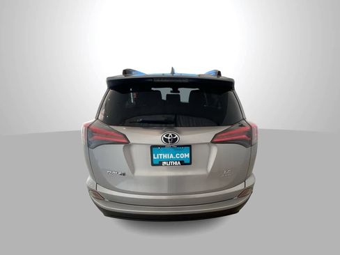 Used 2018 Toyota RAV4 LE image 7