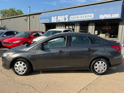Used 2017 Ford Focus S FWD image 2