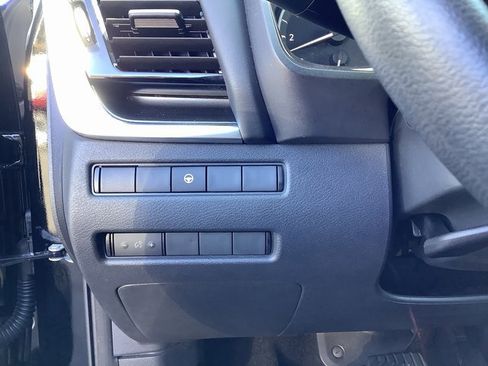 Used 2023 Nissan Rogue SV image 15