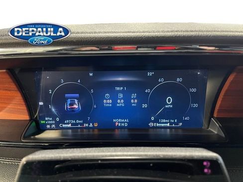 Used 2024 Lincoln Navigator Reserve AWD/4WD image 2