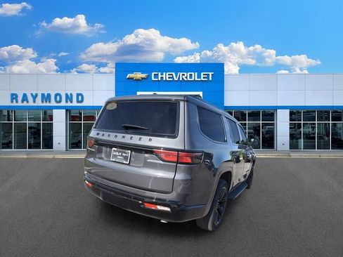 Used 2024 Jeep Wagoneer Series II AWD/4WD image 3