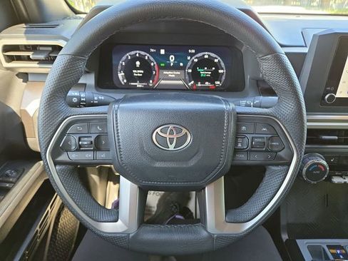 Used 2025 Toyota Tacoma TRD Sport AWD/4WD image 17