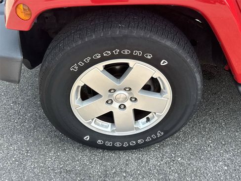 Used 2012 Jeep Wrangler Unlimited Sahara w/ Connectivity Group AWD/4WD image 12