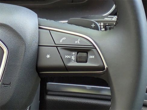 Used 2025 Audi Q3 2.0T Premium w/ Convenience Package image 23