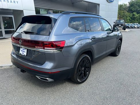 Used 2024 Volkswagen Atlas SE w/ Panoramic Sunroof Package AWD/4WD image 6