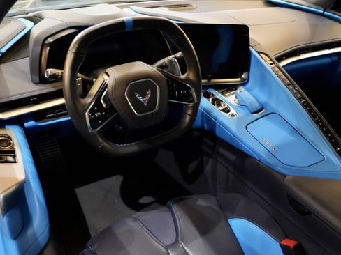 Used 2021 Chevrolet Corvette Stingray Premium Cpe w/ Z51 Performance Package RWD image 2